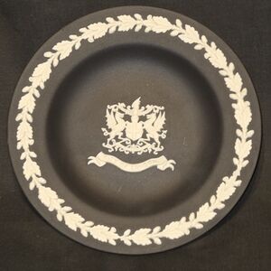 Vintage Wedgwood Black Jasperware Trinket Dish Plate City Of London 4.5"